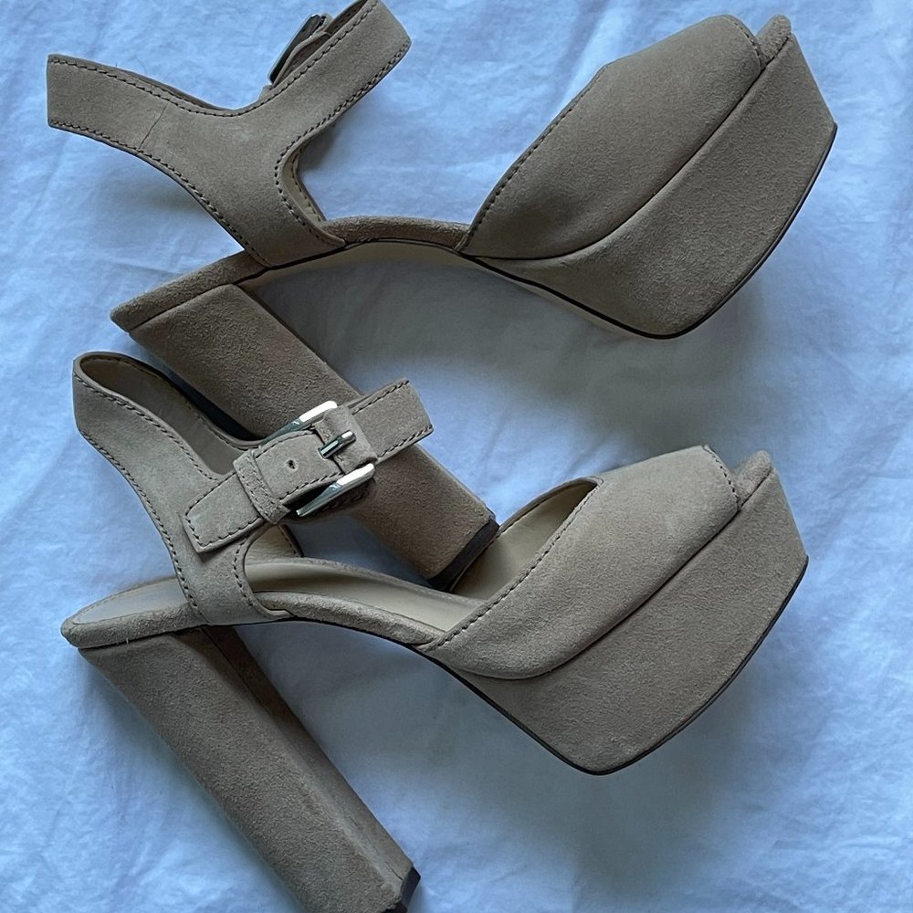 Michael Kors Tan Sude Heels 8M